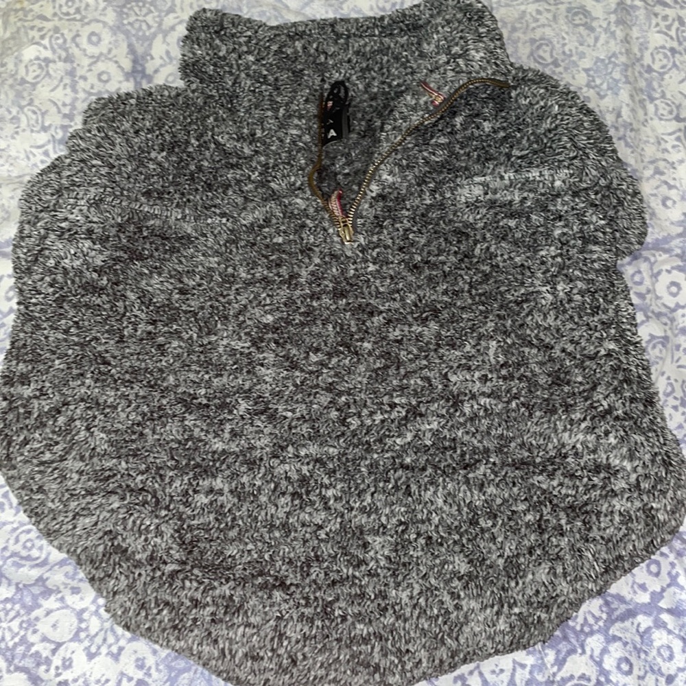 Fluffy cover up, keep you warm and has really great material!